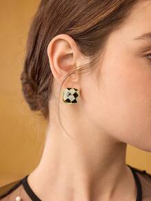 MOTF PREMIUM 女士优雅格纹耳环，奢华高端独特精致耳环，2025新款设计 - 金色 - 查看 1