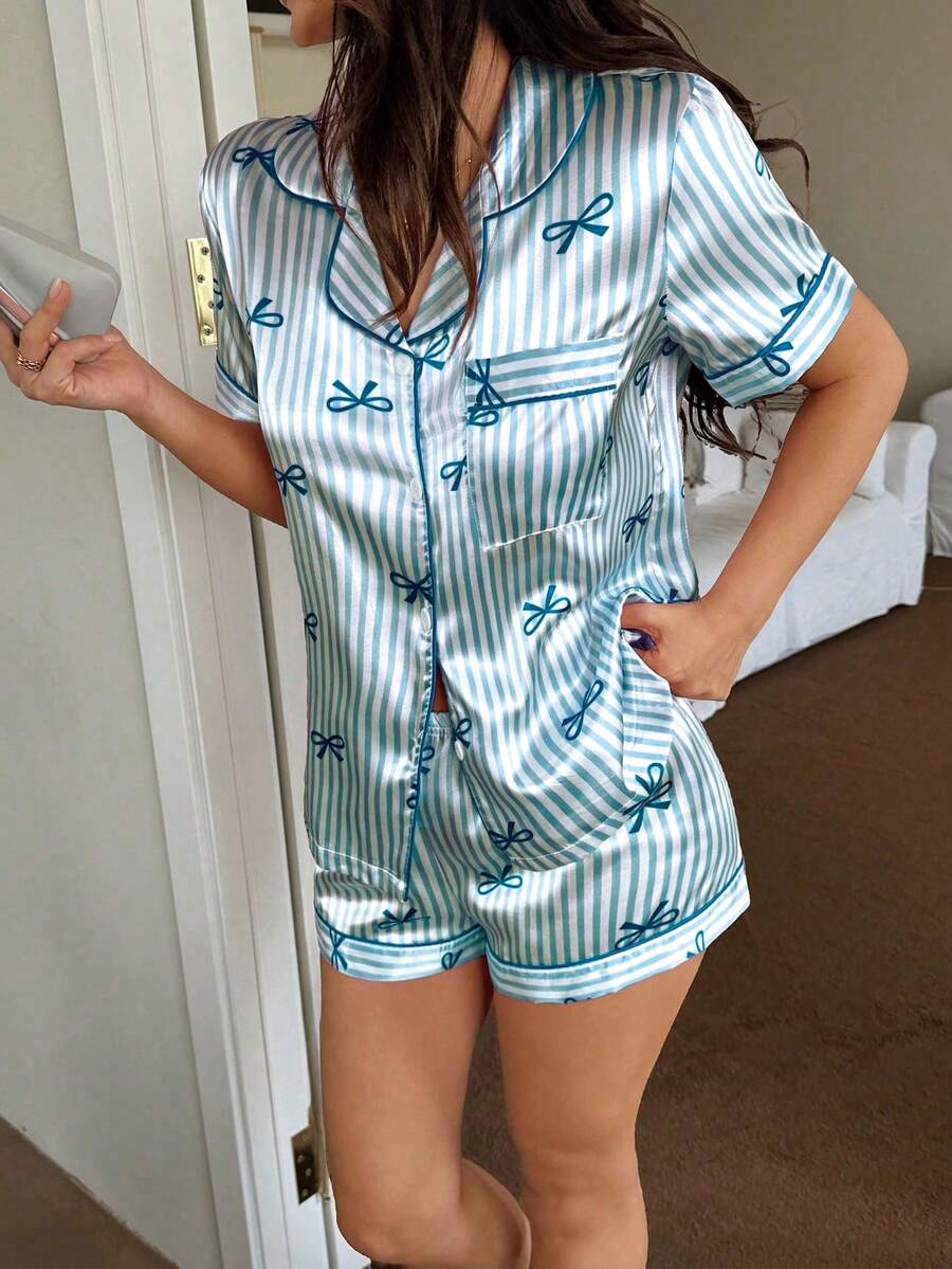 Dream Adore Set de pijamale pentru femei, cu mânecă scurtă și rever din mătase artificială, cu dungi și papion - Bleu - Vizualizare 1