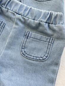 SHEIN Playful Pals 2pcs Baby Girls Collared Short Sleeve Pocket Button Denim Shirt Top+Elastic Waist Shorts Vintage Light Blue,Summer,Casual,City Break Outfit For Play - Light Wash - View 5