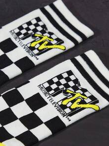 MTV | SHEIN 1双柔软透气吸湿休闲女士中筒袜，时尚可爱卡通白色船袜，加固趾部和后跟，经久耐穿，四季皆宜，夏季冬季百搭，图案袜子，甜美简约休闲运动款 - 黑與白 - 查看 3