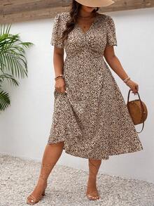 SHEIN Frenchy Đầm ngắn tay cổ chữ V họa tiết hoa dành cho nữ cỡ lớn, thích hợp mặc đi nghỉ mát hoặc hẹn hò. - màu nâu - Xem 7