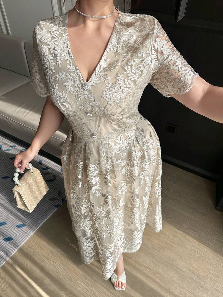 Dazy Plus Plus Size Women's Elegant Floral Lace V-Neck Long Dress, Suitable For Party And Spring/Summer Sundress
