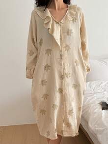 DAZY Áo ngủ nữ dáng rộng, chất liệu chiffon in họa tiết lá phong, cổ bèo nhún. - Màu be - Xem 8