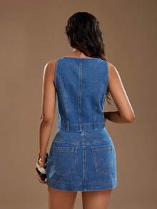 TRNVIE Bộ đồ nữ gồm áo tank top cổ tròn màu trơn, lưng xoắn và chân váy denim. - Màu xanh lam - Xem 2