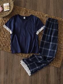 Bộ đồ ngủ 2 món cho bé gái tuổi teen, màu xanh navy thanh lịch, cổ tròn, viền ren ở cổ tay và gấu áo, tay ngắn và quần in họa tiết kẻ caro xanh trắng, thoải mái và thường ngày. - Màu xanh lam - Xem 8