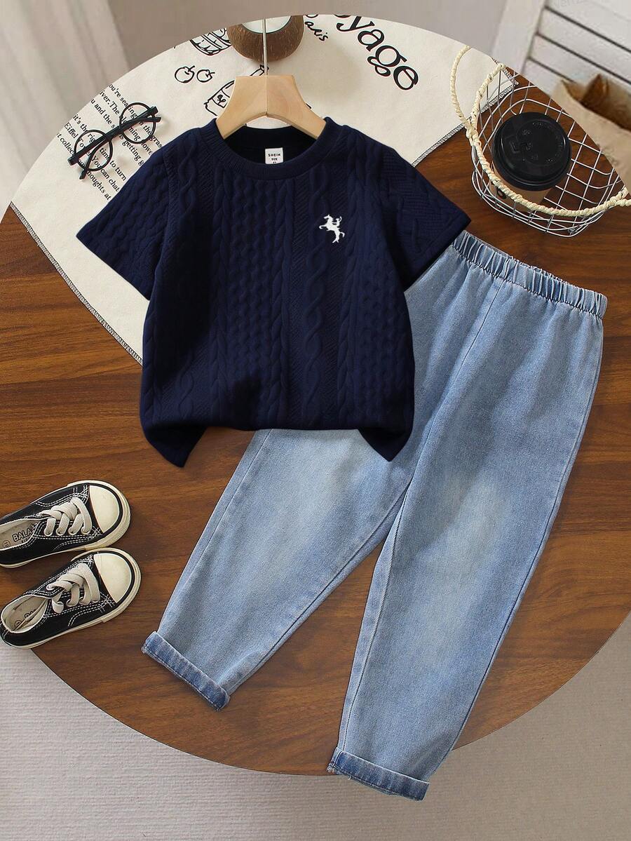 SHEIN Genkimix Kids 2件套男童时尚百搭白色针织面料刺绣装饰圆领短袖上衣搭配弹力腰水洗牛仔长裤套装,适合户外、度假、购物、派对、拍照等场合。 - 藏蓝色 - 查看 1