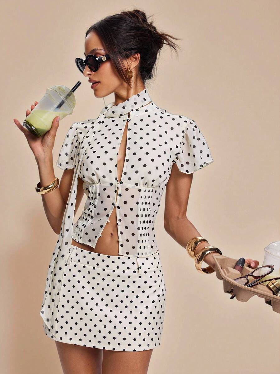 SHEIN BAE 女士简约休闲波点印花短裙，时尚百搭，适合通勤、休闲、工作、可爱阔腿裤、休闲阔腿裤、早午餐下装，情人节、夏季假期、生日等场合皆宜，白色裙子 - 杏色 - 查看 1