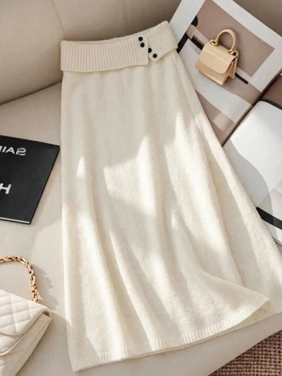 Chiquease 这款优雅百搭的白色A字针织长裙，是春、秋、冬三季女性的理想之选。适合日常穿着、通勤、约会、派对、晚宴、度假以及优雅的下午茶场合。