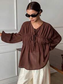 DAZY 女士纯色宽松褶皱抽绳圆领长袖优雅度假衬衫，春秋季 - 棕色 - 查看 6