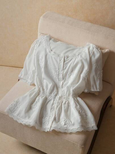 Elaquor Plus Size Women Floral Embroidery Contrast Lace Puff Sleeve Single-Breasted Fashionable Blouse