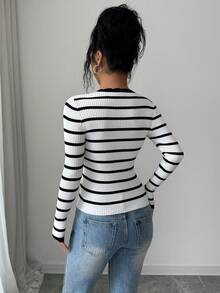 Louniche 时尚休闲荷叶边U领修身条纹设计女式毛衣 - 黑與白 - 查看 2