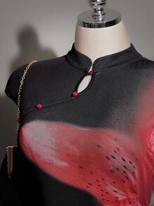 SHEIN ICON Plus Size Women's Retro Sexy Elegant Fashion Urban Modern Bold Individual Avant-Garde Valentine's Day Outfit Millennial Style Y2K New Chinese Style Mesh Black Base Red Flower Print Small Stand Collar Slim Fit Set - Black - View 5