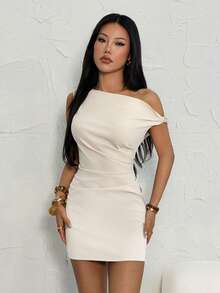 SHEIN PETITE 新款不对称肩部设计褶皱腰身显瘦迷你杏色紧身连衣裙，夜店装扮，性感女装 - 白色 - 查看 5