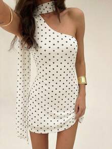 Aloruh 女士波点印花不对称露肩露背荷叶边迷你连衣裙 - 黑與白 - 查看 3