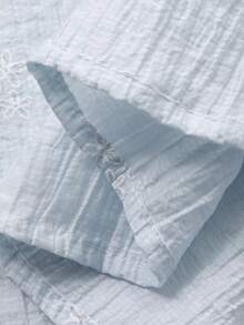 DAZY Áo sơ mi nữ dáng rộng, thêu hoa, kiểu dáng nghỉ dưỡng, cổ bẻ, tay dài. - Màu xanh lam - Xem 7