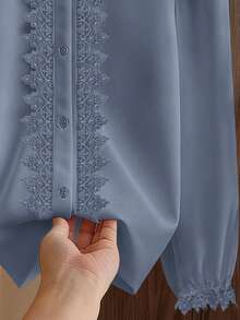 Franclia 女士休闲通勤圆领长袖珍珠装饰衬衫，优雅百搭，适合工作场合，秋冬季穿着。 - 霧霾藍 - 查看 3