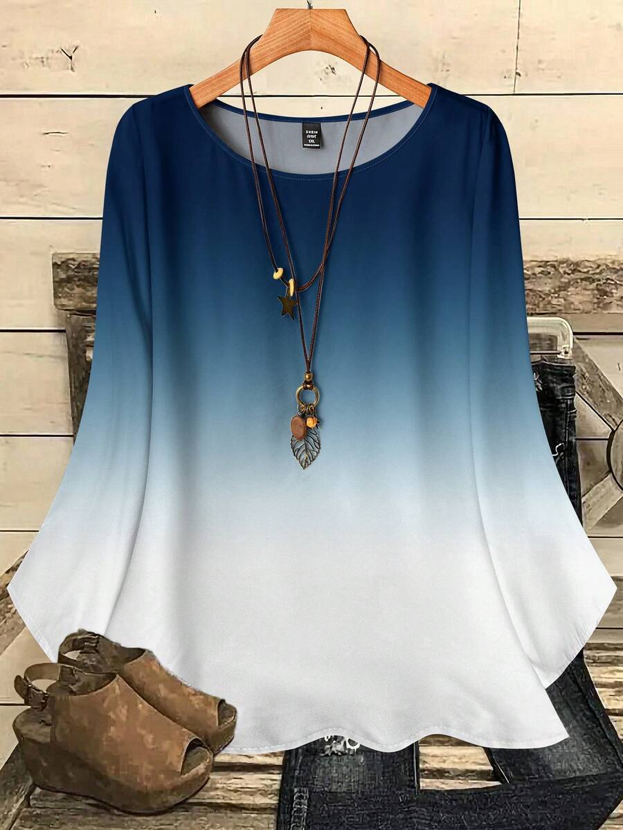 SHEIN VCAY 度假風大尺碼女款休閒藍白漸層滿版印花圓領寬鬆七分袖上衣，適合春夏秋冬 - 水鴨藍 - 查看 1