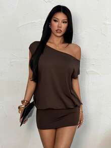 SHEIN PETITE Đầm ngắn tay lệch vai khoét eo, phần trên rộng và phần dưới ôm sát, phù hợp cho các bạn nữ trẻ. - màu nâu - Xem 3