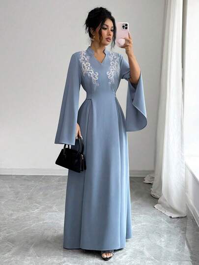 Al Najma 女士优雅简约立领手工针织花卉装饰长袖阿拉伯连衣裙