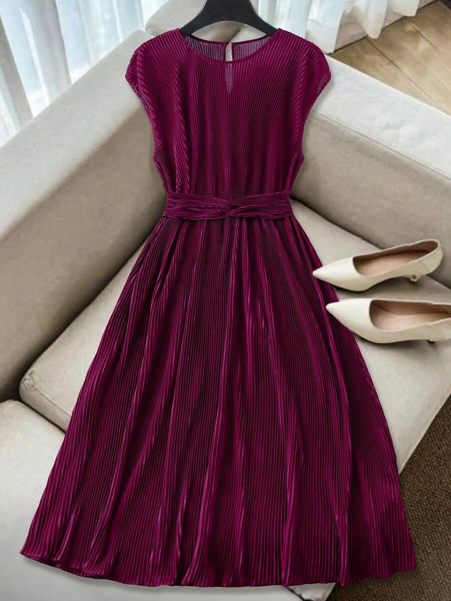 SHEIN LUNE 大码女士优雅纯色褶皱扭腰中长连衣裙 - 酒紅色 - 查看 1