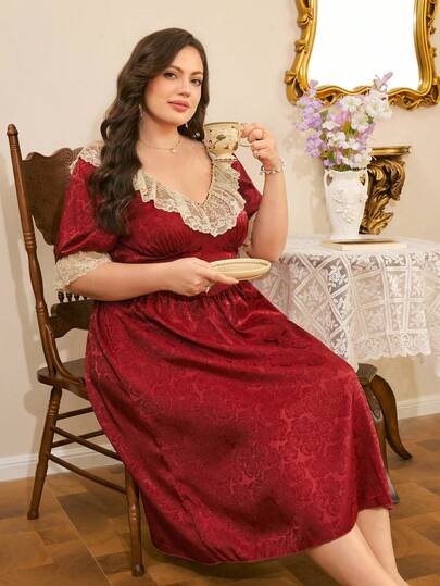 Camisón elegante y maduro de talla grande con contraste de color de encaje y jacquard de rosas