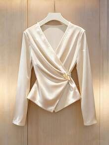 GlowEve Camisa larga elegante de mujer con mangas largas y botones metálicos decorativos, de tela brillante, para otoño/invierno