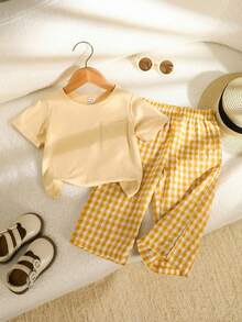 SHEIN Playful Pals 2pcs Toddler Baby Girls Casual Cute Solid Yellow Chest Pocket Short Sleeve Round Neck T-Shirt Tee Top And Gingham Plaid Checkered Print Wide Leg Pants Trousers Two Piece Set Soft Comfy Loose Fit Clothes Outfits For Holiday Daily Summer Spring - Yellow - View 10