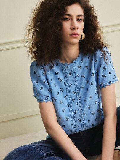 Écloséra New Women's Fashionable Elegant Blended  Lace Latticed Fabric With Textured Embroidery And Bubble Short-Sleeved Top,Versatile Women's Tops For Spring And Summer,Women's Blouse,Going Out Blouse For Women,Spring Women,Summer Clothing,Holiday Outfits For Women,Casual Blouses For Women,Blue Top For Women,Casual Shirt For Women.