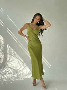 Aloruh 优雅浪漫的深V露背交叉绑带绿色缎面连衣裙，适合情人节 - 綠色 - 查看 5