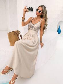 Vivid Eden 女士V领露背收腰宽松下摆沙滩连衣裙 - 杏色 - 查看 6