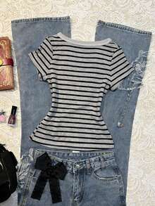 Noixe Áo croptop tay ngắn kẻ sọc cổ Henley phong cách Y2K dành cho nữ, thích hợp cho mùa hè. - Đen và trắng - Xem 2