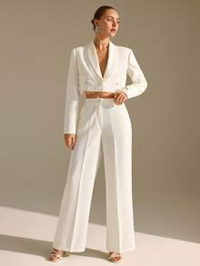 CLARA VERO Ensemble femme comprenant un blazer à manches longues avec col à revers fleuri et perles, avec ceinture, et un pantalon large, blanc - Blanc - Voir 6