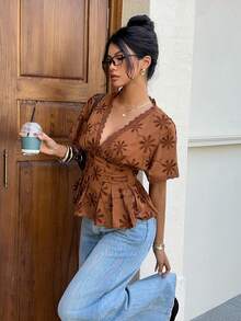 Siren Gaze 度假纯色梭织刺绣短袖V领修身女式衬衫，休闲沙滩度假上衣 - 棕色 - 查看 1