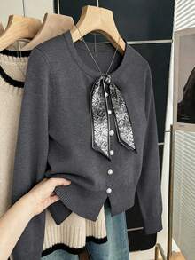 SHEIN Clasi 女士优雅知性简约休闲日常通勤开衫，设计时尚，年轻潮流，圆领插肩长袖，金属纽扣围巾装饰，纯色修身大码开衫，秋冬款 - 灰色 - 查看 1