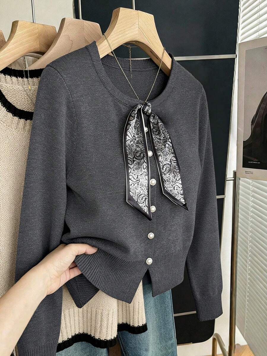 SHEIN Clasi 女士优雅知性简约休闲日常通勤开衫，设计时尚，年轻潮流，圆领插肩长袖，金属纽扣围巾装饰，纯色修身大码开衫，秋冬款 - 灰色 - 查看 1