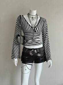 EgrlEra 女士性感坏女孩极简条纹深V领T恤 - 黑與白 - 查看 4