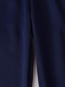 Bộ đồ thể thao mùa thu/đông cho bé gái, áo nỉ cổ chéo phối dây, vai bất đối xứng, nơ ngắn in họa tiết + quần ống đứng cạp chun cùng màu, 2 món phong cách tối giản thường ngày. - Màu xanh hải quân - Xem 7