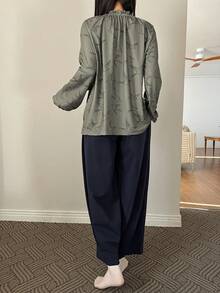 DAZY 线条画鸟纹宽松褶皱荷叶领上衣和宽松灯笼裤睡衣套装 - 卡其色 - 查看 2