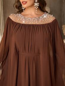 Aureia 优雅棕色加大码女士正式晚礼服，饰有仿珍珠（华丽繁复） - 咖啡棕 - 查看 10