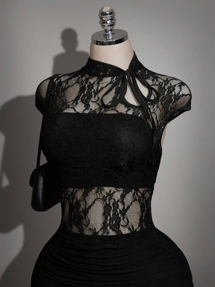 SHEIN ICON Áo kiểu nữ tay ngắn, cổ ren, thắt nơ phía trước.