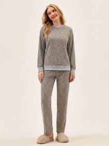 Women Cotton Leopard Print Round Neck Long Sleeve Top & Fake Drawstring Pants Ladies Pajama Set Leopard Pajamas Women Leopard Pj Set Animal Print Pajama Set Cheetah Print Pj Set Leopard Print Pajamas - Multicolor - View 3
