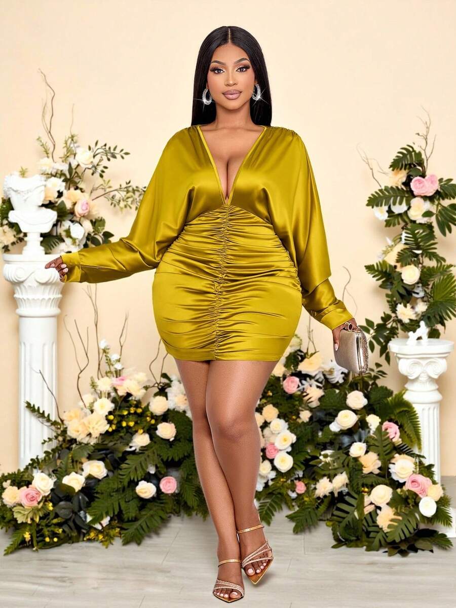 SOLERSUN Vestido mini ajustado de mujer de talla grande, elegante y de fiesta, de unicolor, con escote en V profundo, drapeado y cintura recogida, para uso diario y citas casuales, ropa de mujer sexy y romántica para Navidad, ropa de mujer para otoño e invierno, de telas brillantes