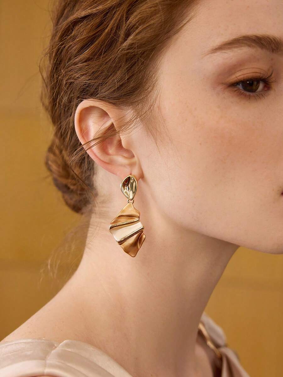 MOTF PREMIUM EXAGGERATED RUCHED METALLIC GEOMETRIC EARRINGS, FASHION MINIMALIST ASYMMETRICAL STUD EARRINGS FOR WOMEN - Gold - View 1