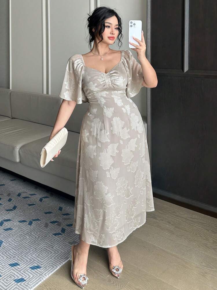 Dazy Plus 纹理面料方领荷叶袖收腰优雅长连衣裙，春夏款 - 灰色 - 查看 1