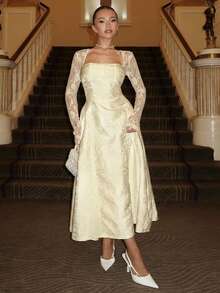 Glamine Charm 优雅蕾丝拼接3D立体压花方领长袖A字连衣裙，白色宴会礼服，白色蕾丝连衣裙，彩排晚宴礼服 - 杏色 - 查看 3