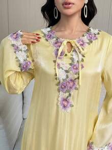 Yasmyna Damen Kleid mit floraler Stickerei, Twist-Detail, eleganter Langarm, weite Form - Aprikosenfarben - Übersicht 3