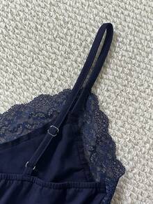 Glimmora 蕾丝拼接修身女式吊带背心 - 藏蓝色 - 查看 3