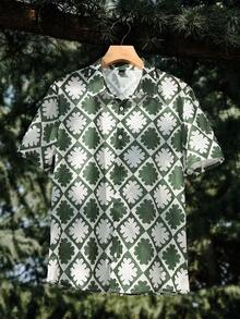 Manfinity Homme 男士休闲全印花衬衫，时尚日常穿着绿色图案衬衫，男士绿白衬衫，男士绿色夏威夷衬衫，绿色图案衬衫，男士短袖衬衫，男士复古风格，日常休闲，周末旅行，户外活动，探险旅行，轻松的工作环境或半正式场合，男友/丈夫礼物，周年纪念/生日礼物，派对，夏季假期，婚礼，春夏交替，狂欢节，男士节日三叶草印花短袖Polo衫，圣帕特里克节 - 彩色 - 查看 3