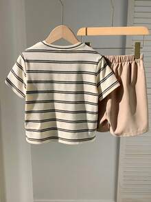 Bộ 2 món cho bé trai, kiểu dáng thường ngày, thoải mái, đa năng, họa tiết kẻ sọc phối màu tương phản, cổ tròn, tay ngắn và quần short màu trơn. - Màu Khaki - Xem 3