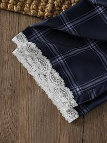 Bộ đồ ngủ 2 món cho bé gái tuổi teen, màu xanh navy thanh lịch, cổ tròn, viền ren ở cổ tay và gấu áo, tay ngắn và quần in họa tiết kẻ caro xanh trắng, thoải mái và thường ngày. - Màu xanh lam - Xem 10